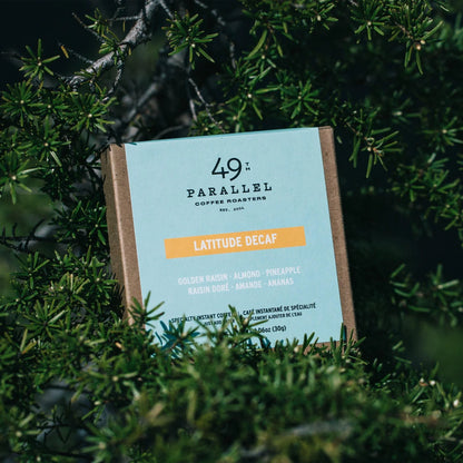 Experience the enticing flavors of 49th Parallel Coffee's Direct Trade Coffee instant packs, adorned with taste notes of almonds, golden raisins, and pineapples. Discover specialty coffee convenience at its finest.